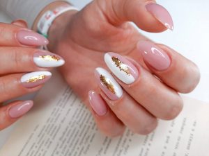 Uñas de porcelana: Una técnica elegante y resistente para lucir unas uñas hermosas